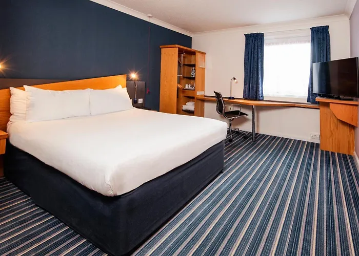 Holiday Inn Express Northampton - South By Ihg